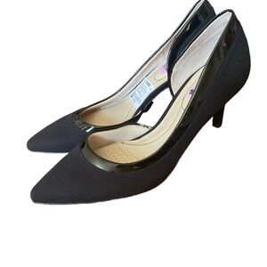 Life Stride Black Kitten Heel Pumps